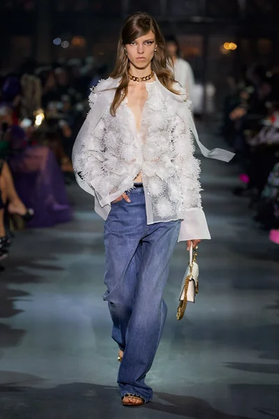 Look 3